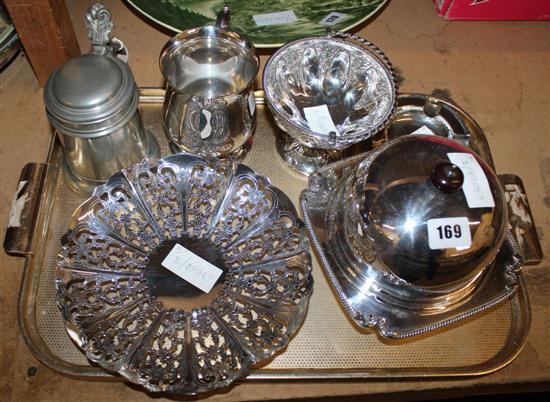 Silver ash tray & 4 plated items including muffin dish and mug